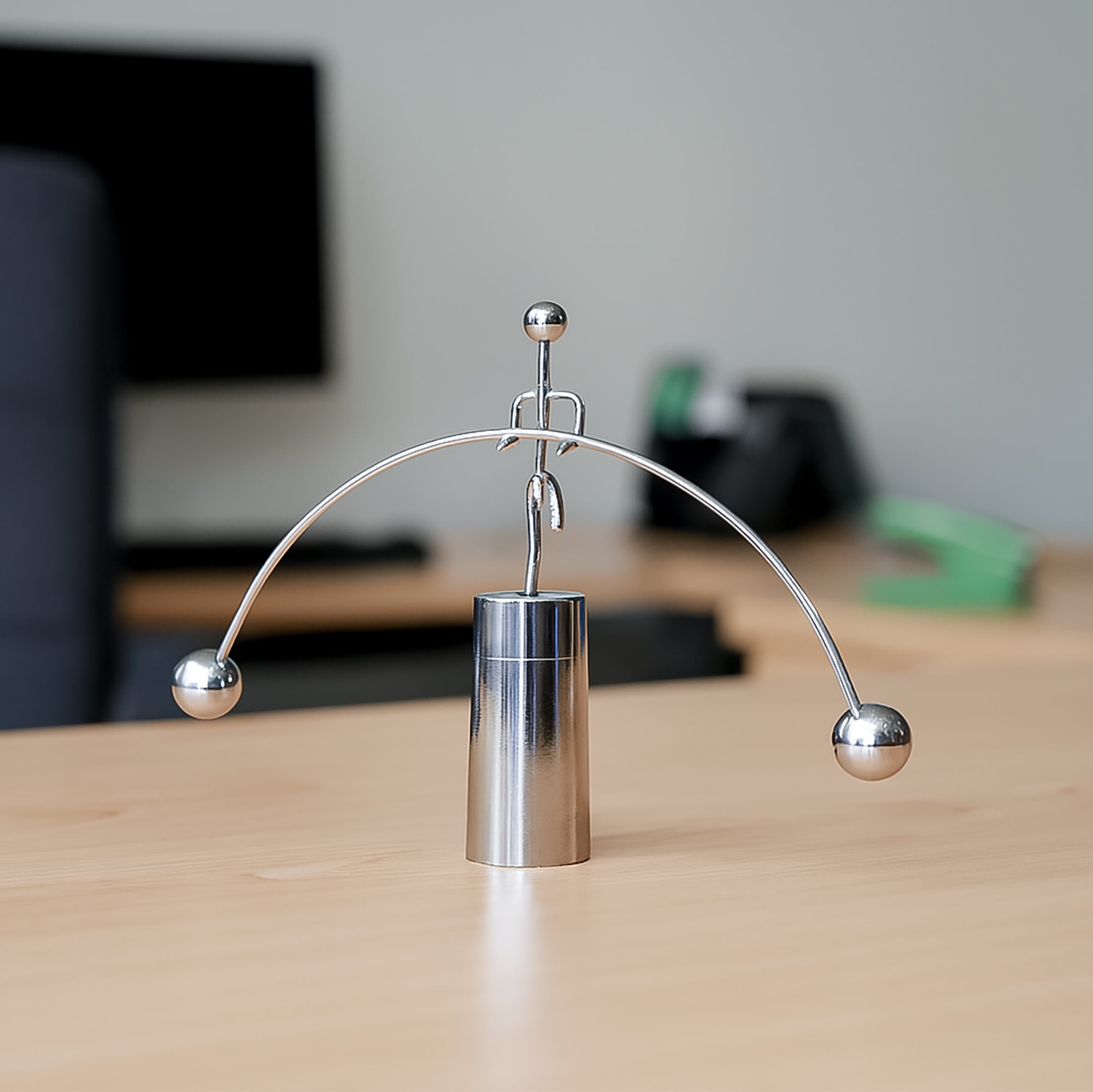 HindCraft Kinetic Balance Desk Toy with Swinging Metal Balls for Office Décor