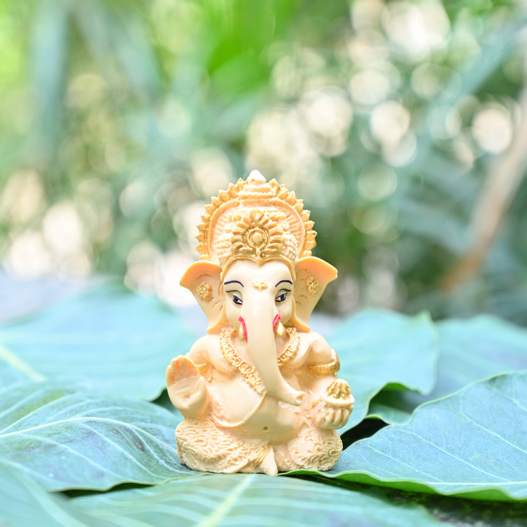 HindCraft Lord Ganesha Idol for Car Dashboard, Home Temple, Office Desk & Spiritual Décor